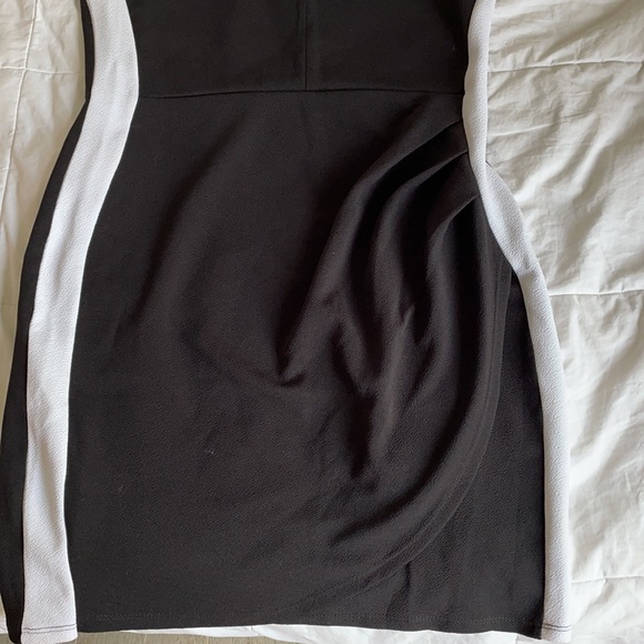 Halter Top Dress. Black with white - Picture 3 of 4